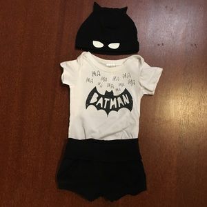 H&M organic cotton baby Batman outfit. Never worn.